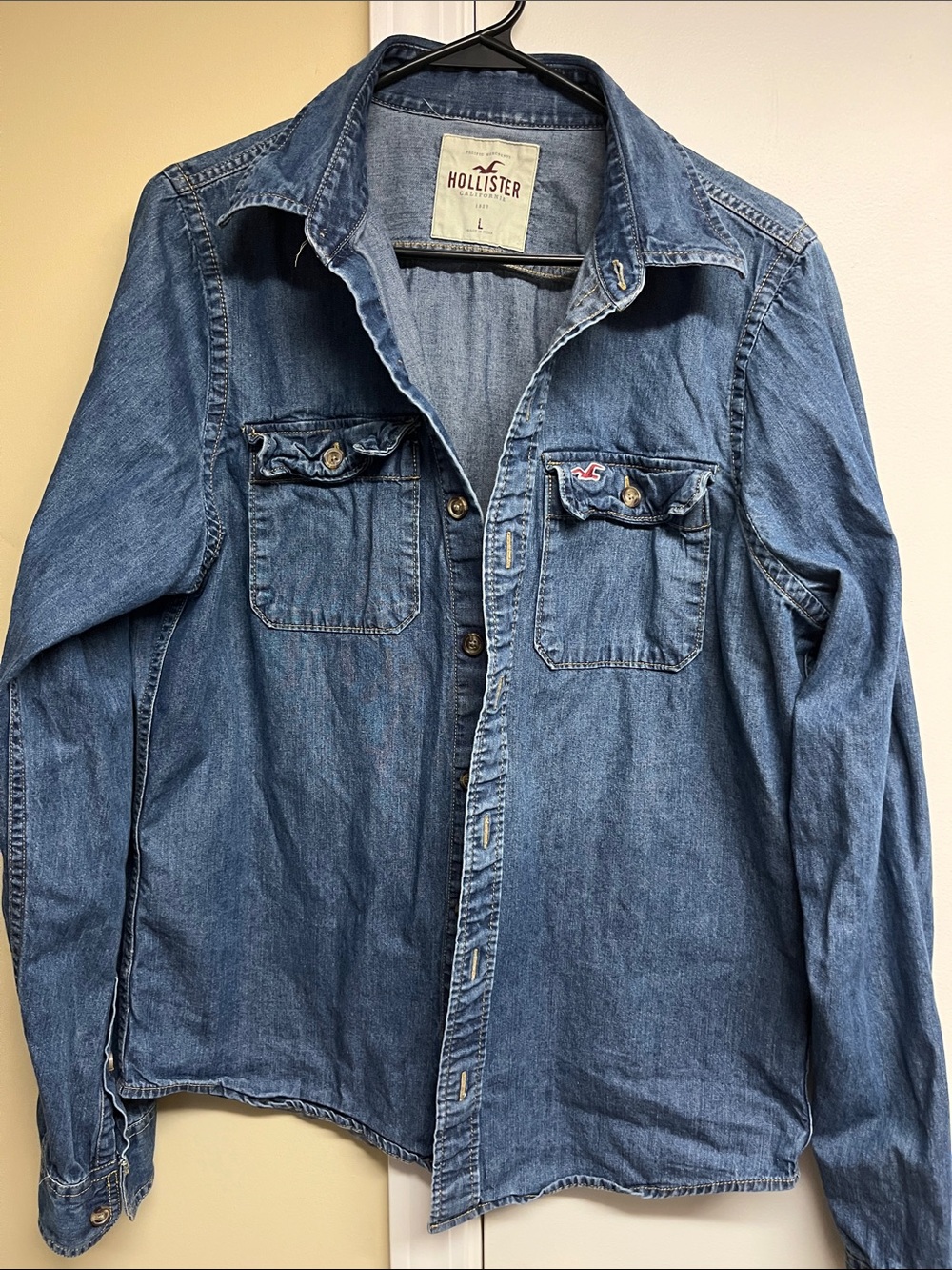 Hollister Men's Light Blue Denim Button-Down Shirt